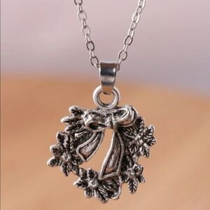 Antique Silver Stainless Steel Holiday Christmas Festive Season Wreath Necklace